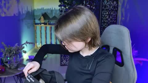 elliemurler online show from October 13, 1:00 pm