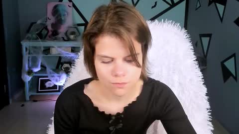 elliemurler online show from October 18, 9:10 am