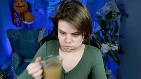 elliemurler online show from October 24, 9:06 am