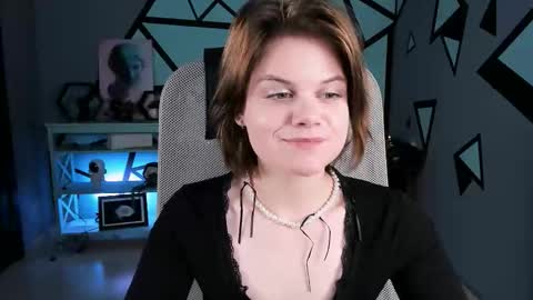 elliemurler online show from November 20, 9:09 am