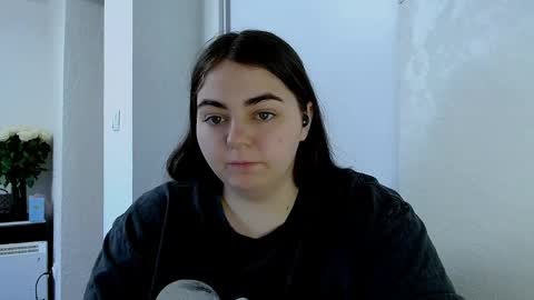 Snapshot of ellies_8 chatting on April 24, 5:43 am Ellie online show from April 24, 5:43 am