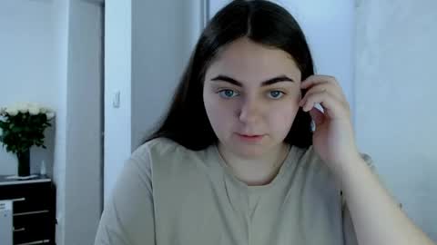 Snapshot of ellies_8 chatting on April 25, 7:33 am Ellie online show from April 25, 7:33 am