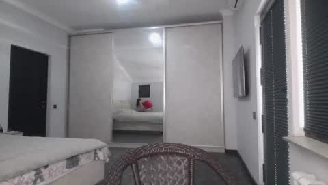 elliesoft online show from December 22, 7:05 am