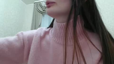 Snapshot of elliewalkersdreamgirl chatting on December 13, 4:27 pm Effie1818 online show from December 13, 4:27 pm