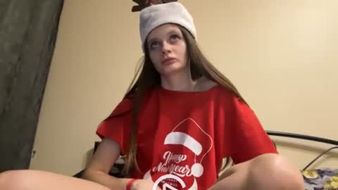 Snapshot of elliewalkersdreamgirl chatting on December 26, 12:46 am Effie1818 online show from December 26, 12:46 am