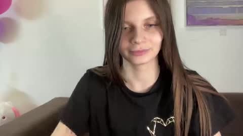 Snapshot of elliewalkersdreamgirl chatting on February 4, 5:55 pm Effie1818 online show from February 4, 5:55 pm