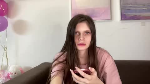 Snapshot of elliewalkersdreamgirl chatting on February 5, 10:33 pm Effie1818 online show from February 5, 10:33 pm