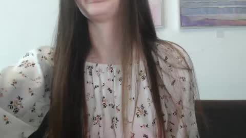 Snapshot of elliewalkersdreamgirl chatting on February 16, 5:04 pm Effie1818 online show from February 16, 5:04 pm