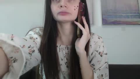 Snapshot of elliewalkersdreamgirl chatting on February 16, 8:44 pm Effie1818 online show from February 16, 8:44 pm