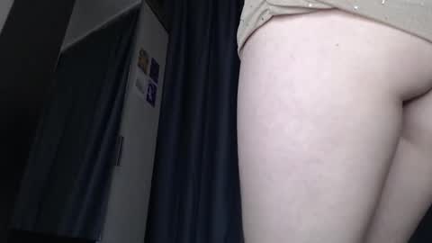 Snapshot of elliewalkersdreamgirl chatting on October 17, 5:15 pm Effie1818 online show from October 17, 5:15 pm