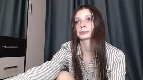 Snapshot of elliewalkersdreamgirl chatting on October 24, 6:59 pm Effie1818 online show from October 24, 6:59 pm