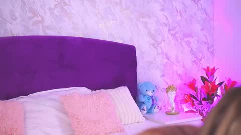 EllinaNuria online show from February 12, 5:13 am