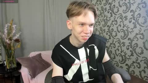 elliot_mars_ online show from September 30, 5:29 pm