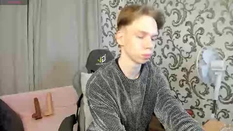 elliot_mars_ online show from October 3, 6:05 pm