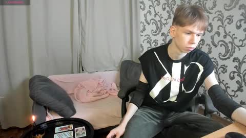 elliot_mars_ online show from October 7, 5:21 pm