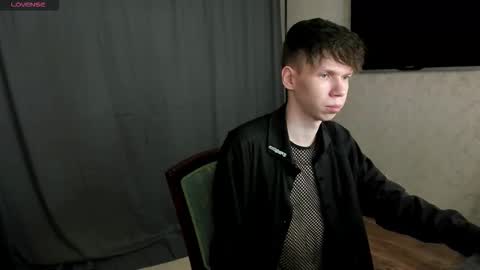 elliot_mars_ online show from October 24, 11:17 am