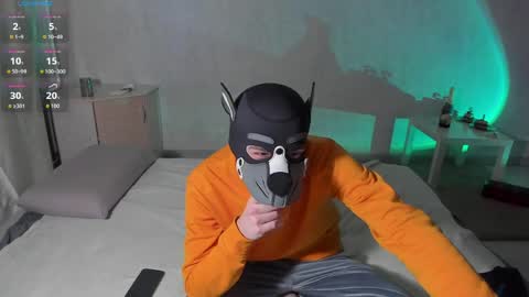 Snapshot of elliot_winki chatting on June 6, 1:00 am elliot_winki online show from June 6, 1:00 am
