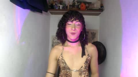 Snapshot of ellis_flowers chatting on July 3, 12:06 am . online show from July 3, 12:06 am
