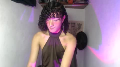 Snapshot of ellis_flowers chatting on July 5, 12:17 am . online show from July 5, 12:17 am