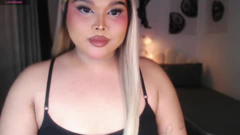 Snapshot of ellise_husson chatting on July 26, 4:53 am Ellise online show from July 26, 4:53 am