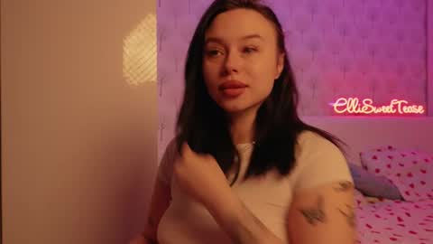 ElliSweettease online show from October 6, 2:20 am