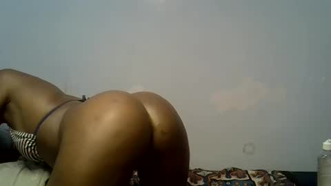 Snapshot of elllanna chatting on February 25, 12:36 am elllanna online show from February 25, 12:36 am