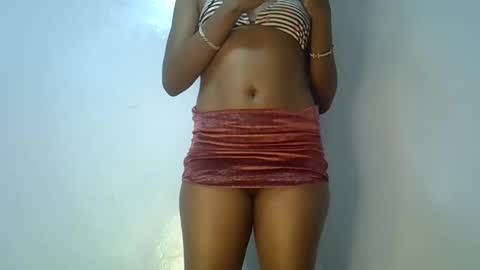 Snapshot of elllanna chatting on March 12, 10:28 pm elllanna online show from March 12, 10:28 pm