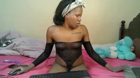 Snapshot of elllanna chatting on September 25, 10:08 am elllanna online show from September 25, 10:08 am