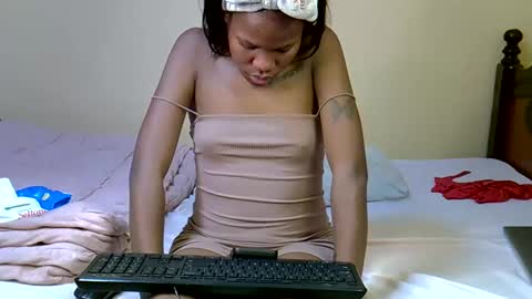 Snapshot of elllanna chatting on September 30, 11:15 am elllanna online show from September 30, 11:15 am