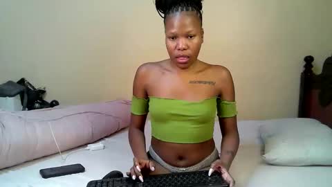 Snapshot of elllanna chatting on October 2, 11:12 pm elllanna online show from October 2, 11:12 pm