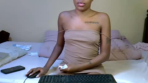 Snapshot of elllanna chatting on October 4, 10:08 pm elllanna online show from October 4, 10:08 pm