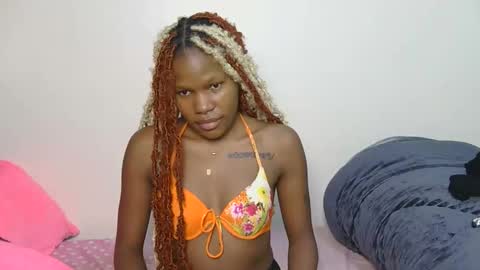 Snapshot of elllanna chatting on November 16, 8:36 pm elllanna online show from November 16, 8:36 pm