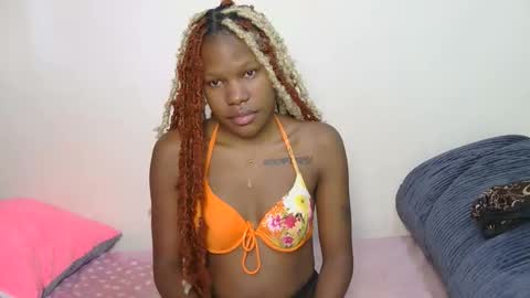 Snapshot of elllanna chatting on November 17, 8:42 am elllanna online show from November 17, 8:42 am