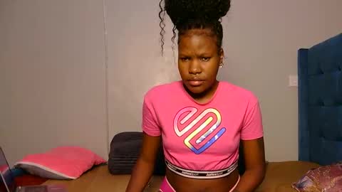 elllanna online show from April 7, 8:59 am