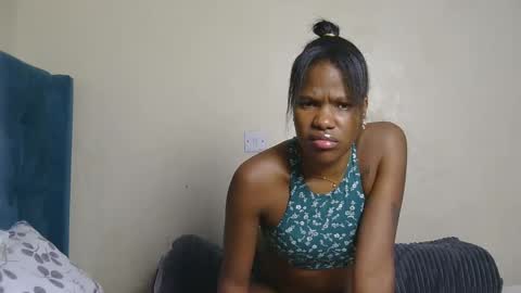 Snapshot of elllanna chatting on May 13, 9:00 pm elllanna online show from May 13, 9:00 pm