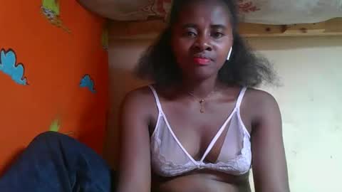 Snapshot of ellodi chatting on May 28, 6:43 am Ellodi online show from May 28, 6:43 am