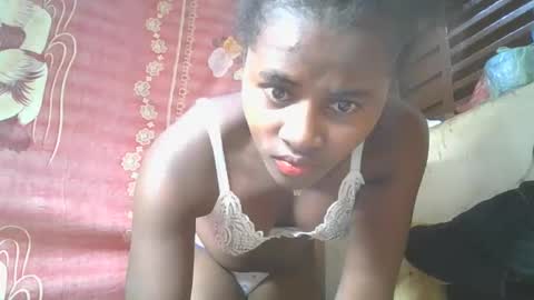 Snapshot of ellodi chatting on May 29, 8:23 am Ellodi online show from May 29, 8:23 am