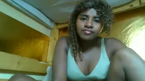 Snapshot of ellodi chatting on June 24, 11:15 pm Ellodi online show from June 24, 11:15 pm