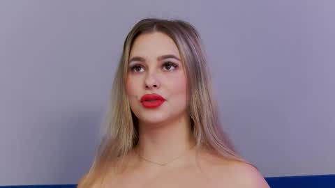 Snapshot of ellsa_jean chatting on October 20, 4:02 am Elsa Jean online show from October 20, 4:02 am