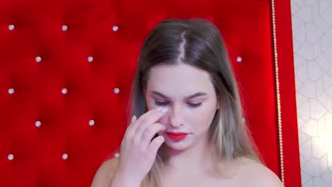 Snapshot of ellsa_jean chatting on November 5, 3:06 am Elsa Jean online show from November 5, 3:06 am