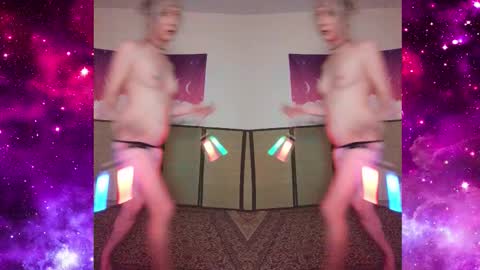 elly Apples online show from December 4, 4:55 am