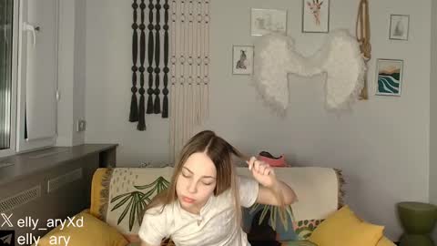 Snapshot of elly_ary chatting on January 14, 9:31 pm elly_ary online show from January 14, 9:31 pm