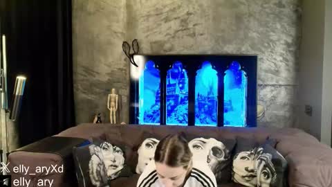 Snapshot of elly_ary chatting on February 1, 9:35 pm elly_ary online show from February 1, 9:35 pm