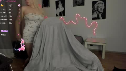 Elly online show from April 22, 5:58 pm