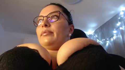 Snapshot of elly_denise chatting on November 7, 6:19 pm Denise online show from November 7, 6:19 pm