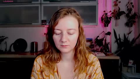 elly_helly online show from December 14, 8:46 pm