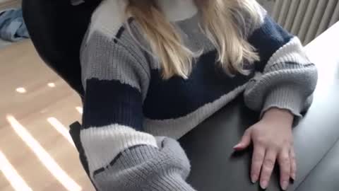 Elly online show from September 28, 1:05 pm