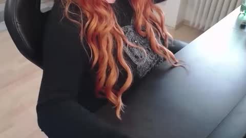 Elly online show from November 23, 9:09 am