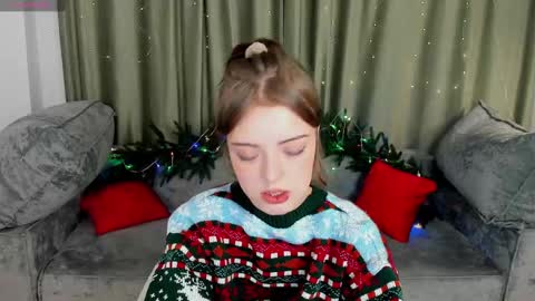 Elly online show from December 8, 5:22 pm