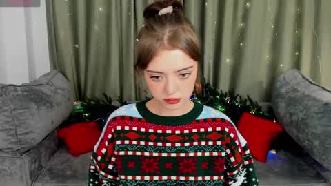 Elly online show from December 8, 8:25 pm